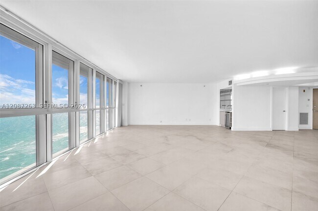 Foto del edificio - 16485 Collins Ave