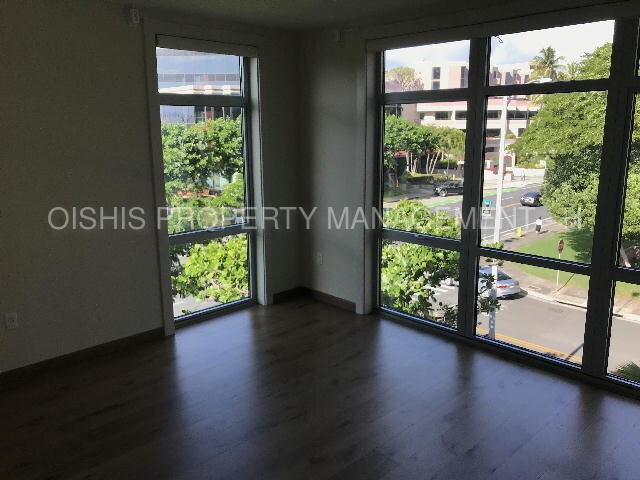 Building Photo - 604 Auahi St