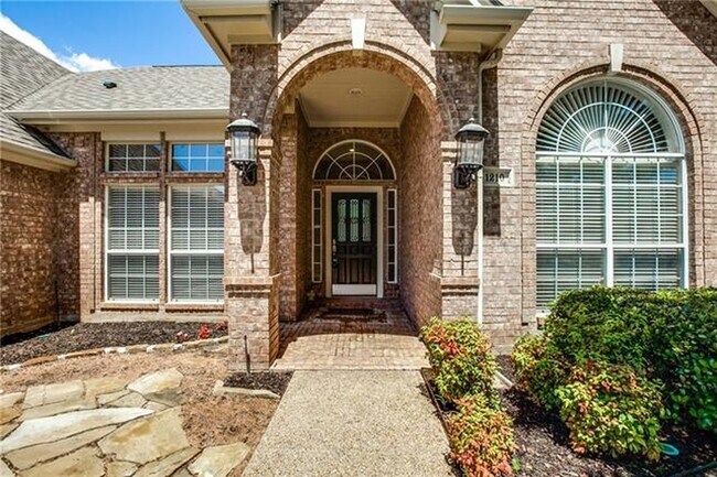 Building Photo - 1210 Normandy Dr
