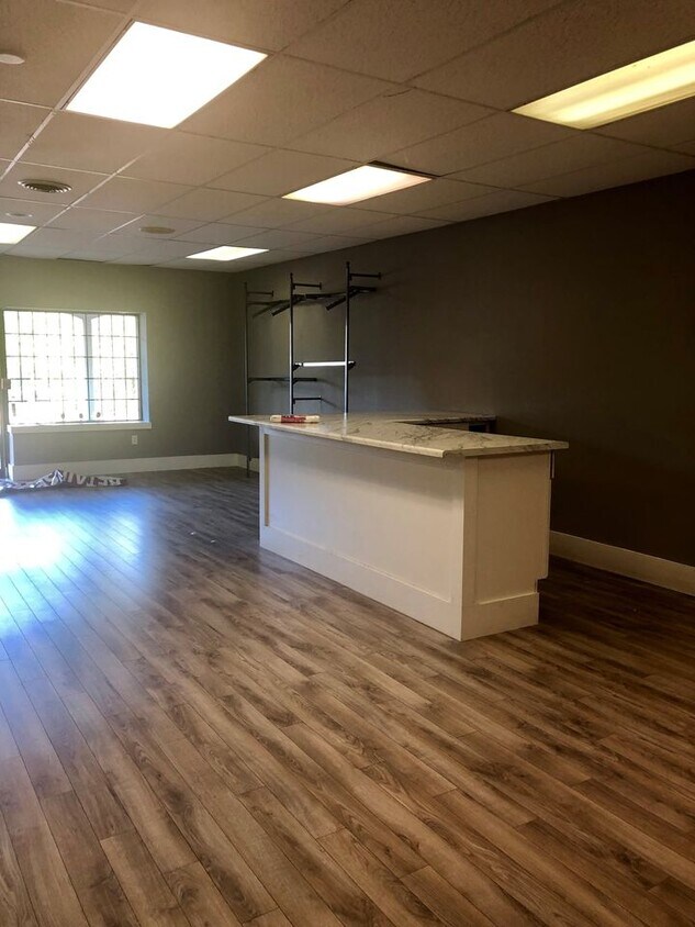 Foto principal - 369 W Main St