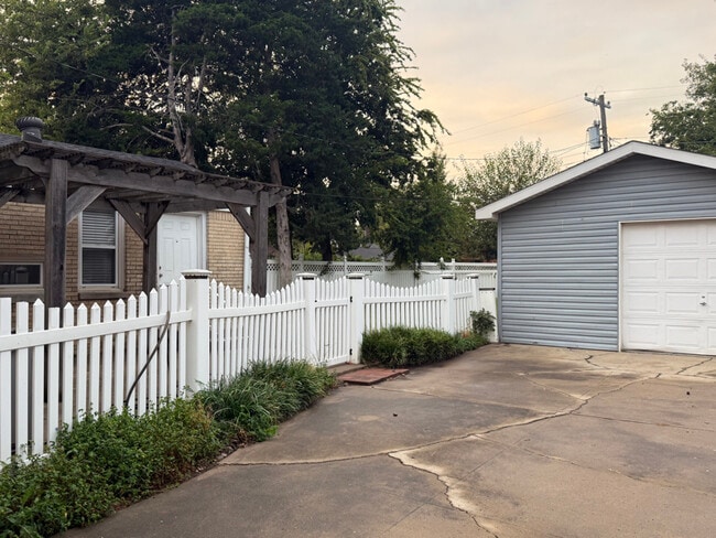 Photo - 3329 NW 24th St House