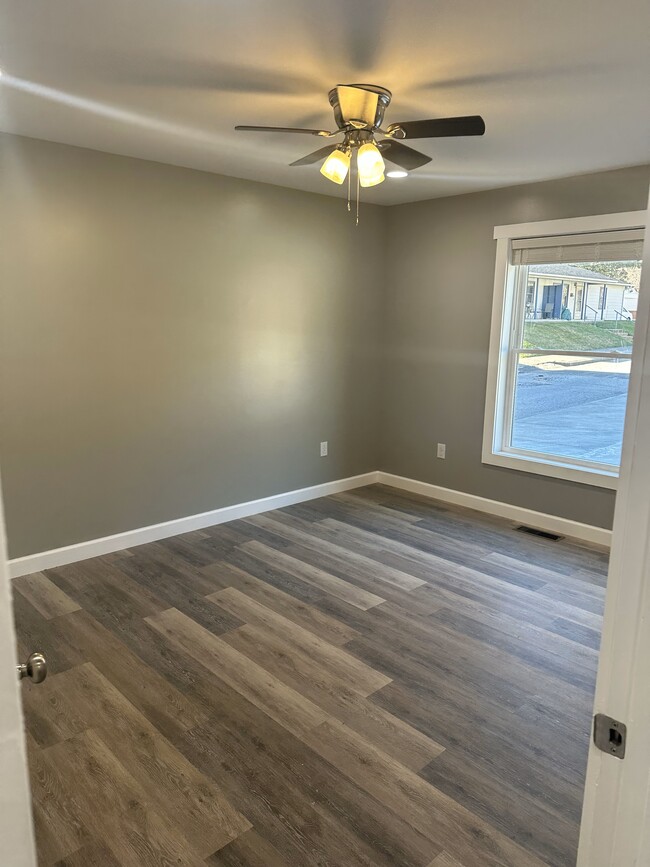 Building Photo - 427 Hambley Blvd