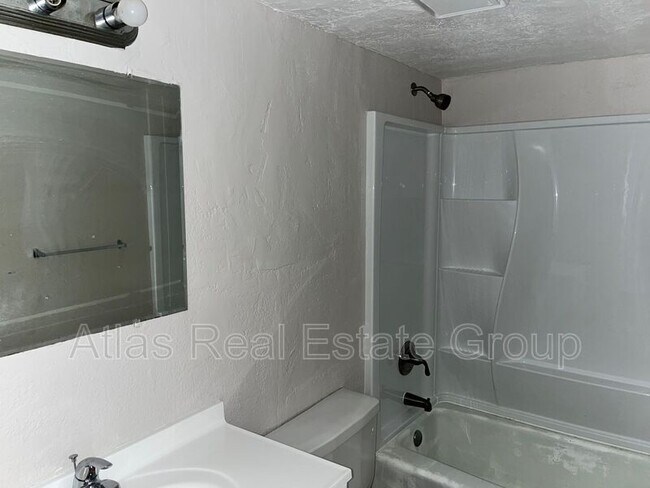 Foto del edificio - 218 S Doran St