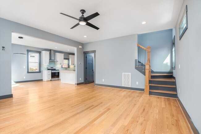 Building Photo - Custom 3-bedroom Home in Hillsborough