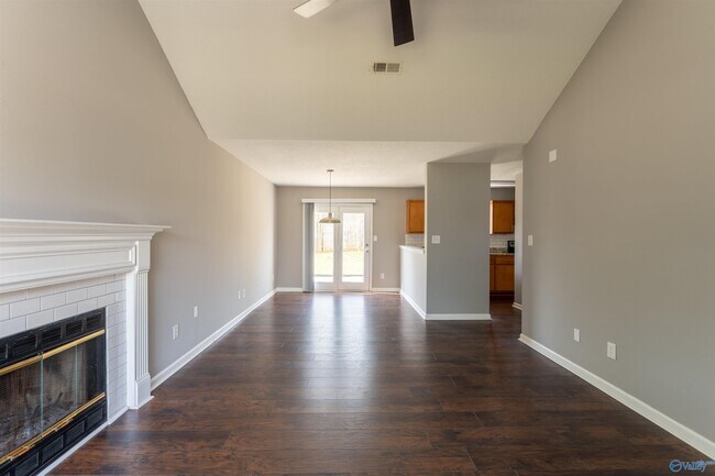Foto del edificio - 113 N W Sugar Bluff Ln