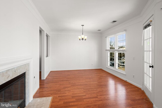 Building Photo - 8216 Catbird Cir