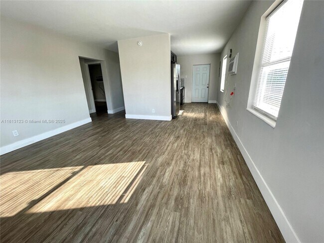 Foto del edificio - 2750 NW 4th Ct