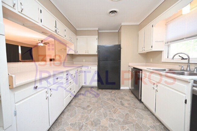 Foto del edificio - 1707 Lind Dr