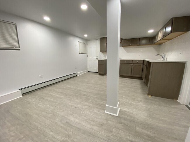 Foto del edificio - 3921 N Sawyer Ave