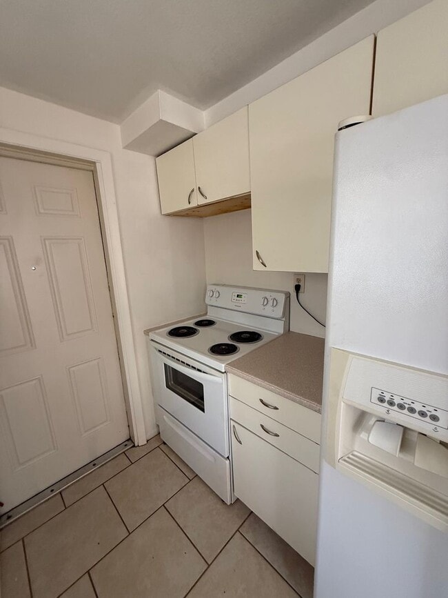 Building Photo - 1215-1217 59th Ave E