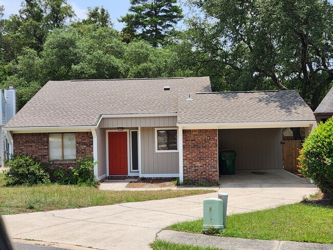 Foto del edificio - 206 Cottonwood Ct
