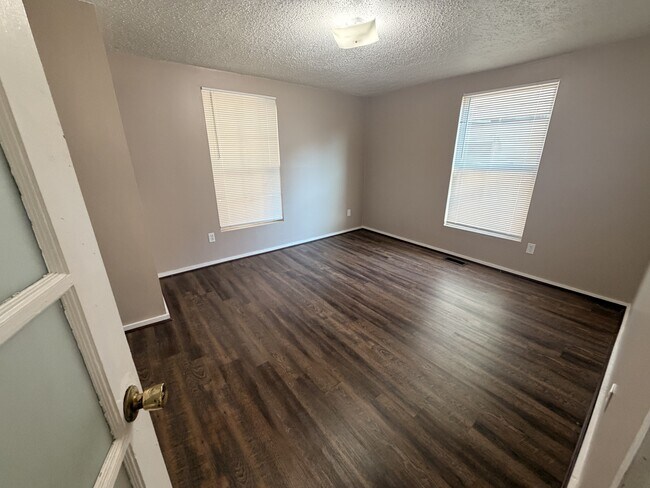 Foto del edificio - 518 N Poplar St