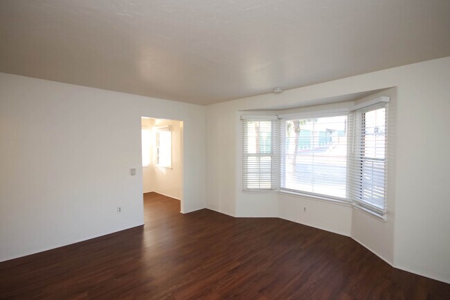 Building Photo - 916 Marcheta St