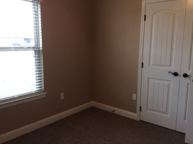 Foto del edificio - 200 Almond Tree Ln