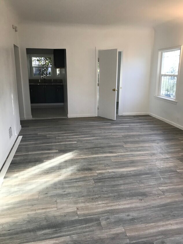 Foto principal - 4120 Halldale Ave