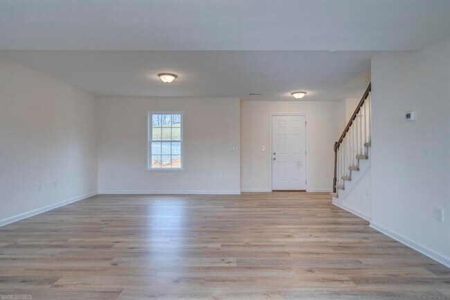 Foto del edificio - Pembroke, 3 BR / 2.5 BA, Available 12/15