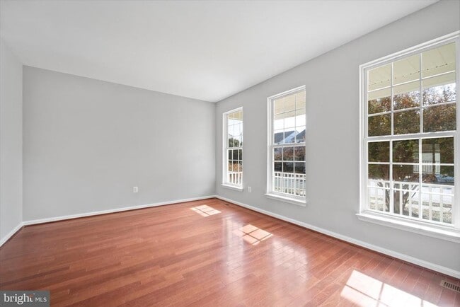 Building Photo - 103 Holmes St