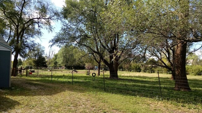 Building Photo - Amazing Country property!