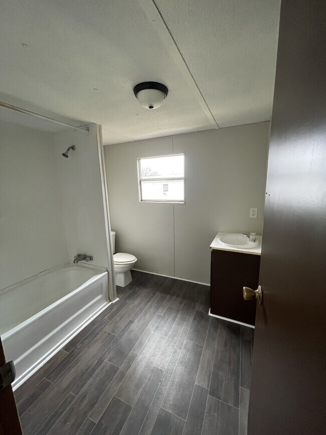 Foto del edificio - 65 Fowler Cir