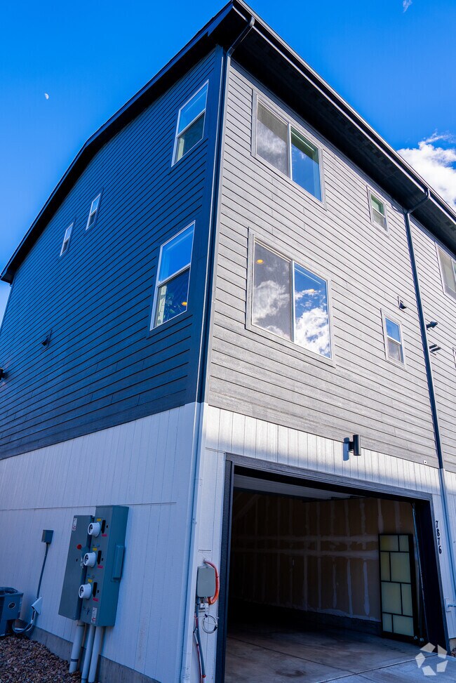 Building Photo - 7876 W 43rd Cir