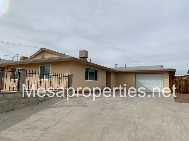 Primary Photo - 1210 Oasis Dr