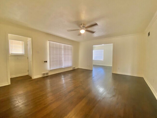 Foto del edificio - NOW PRE-LEASING FOR JULY: 4 bed 2 bath 2car garage in Tech Terrace