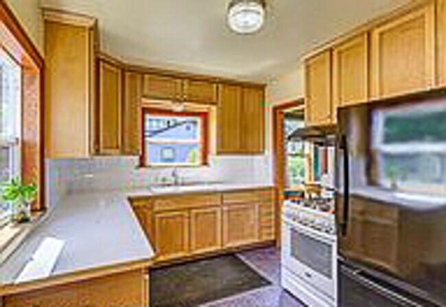 Foto del edificio - Pre-Leasing for August - 8Bed/2Bath House