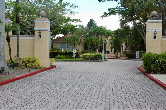Foto del edificio - 1755 Village Blvd