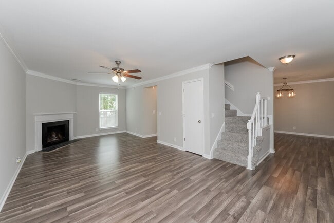 Foto del edificio - 520 Spring Garden Ct