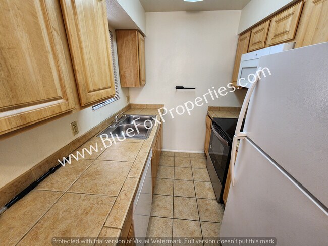 Foto del edificio - 1810 E Blacklidge Dr
