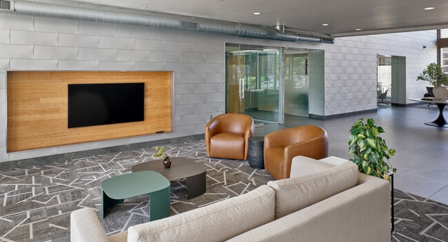 Lobby - SEVEN27 at the Yards
