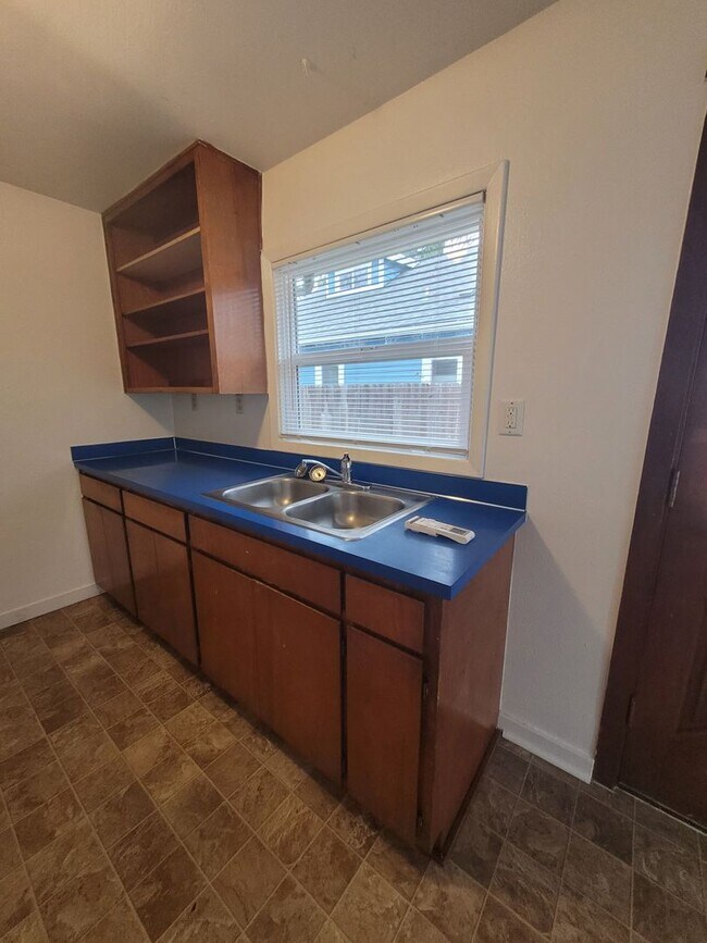 Foto del edificio - 1131 W 8th Ave