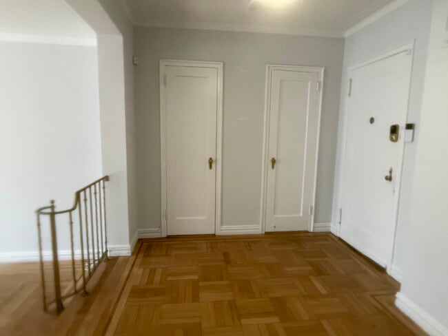 Building Photo - 210 Martine Ave