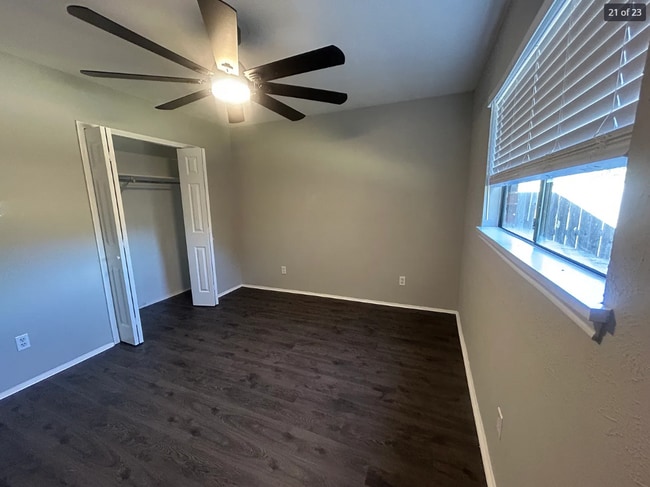 Building Photo - 2801 Meadowview Dr