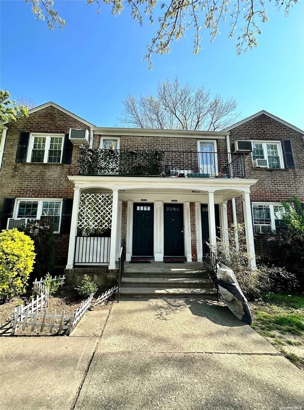 22488 Horace Harding Expy, Queens, NY 11364 Condo for Rent in Queens