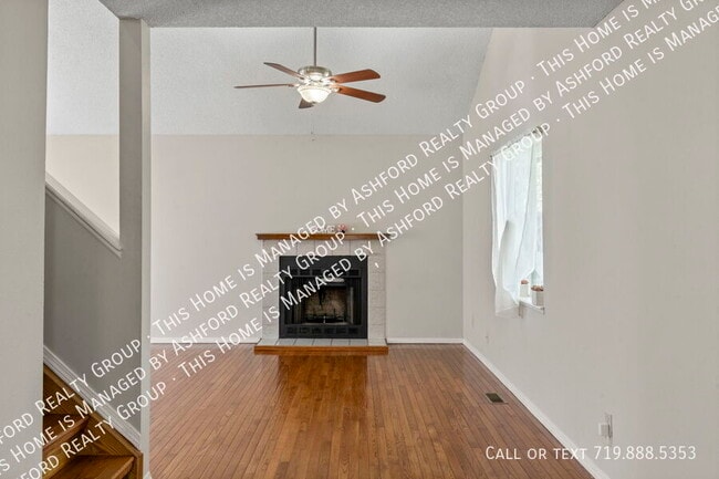 Foto del edificio - 537 Blossom Field Rd