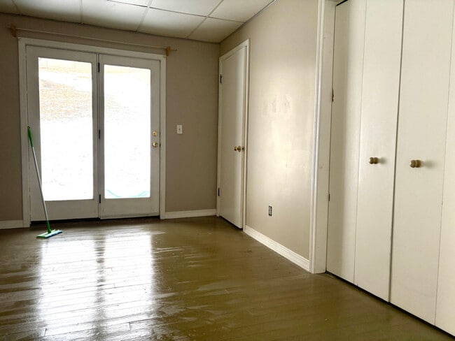 Building Photo - 155 E Main St