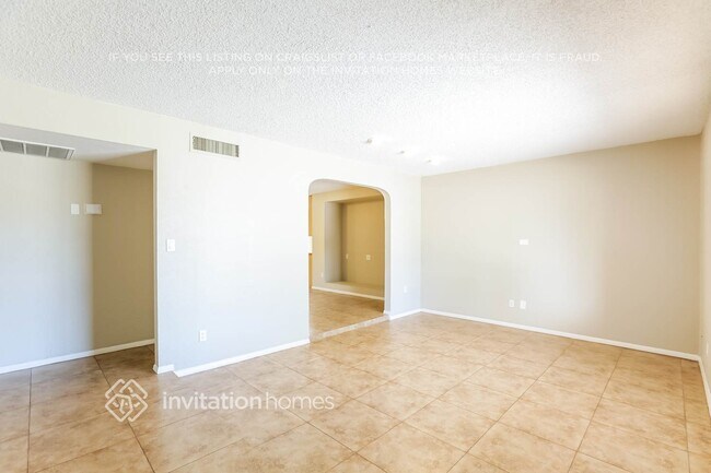 Building Photo - 917 W Lindner Ave