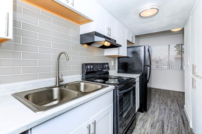 Renovated 1BR, 1BA - 630 SF - Palisade Park