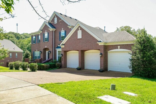 Building Photo - 1214 Broadmoor Cir