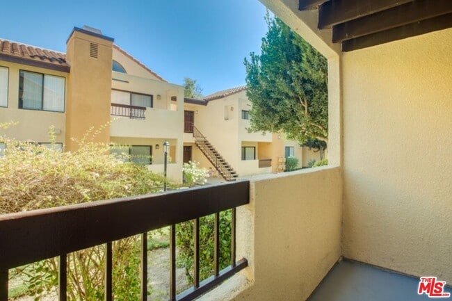 Building Photo - 26347 W Thousand Oaks Blvd