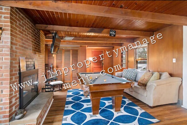 Foto del edificio - 9068 Black Oak Rd