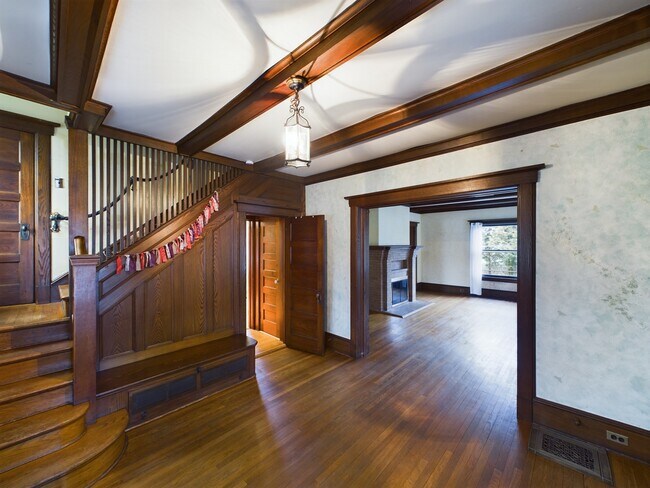 Building Photo - 247 S Irving St