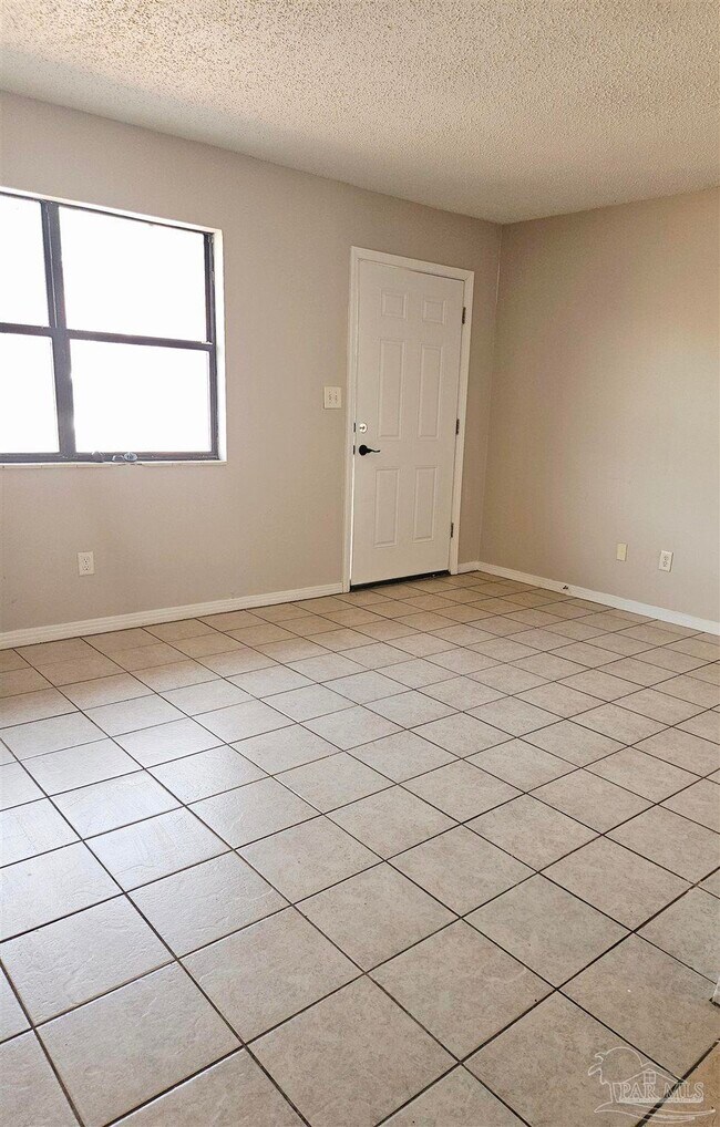 Foto del edificio - 7240 Hilburn Rd