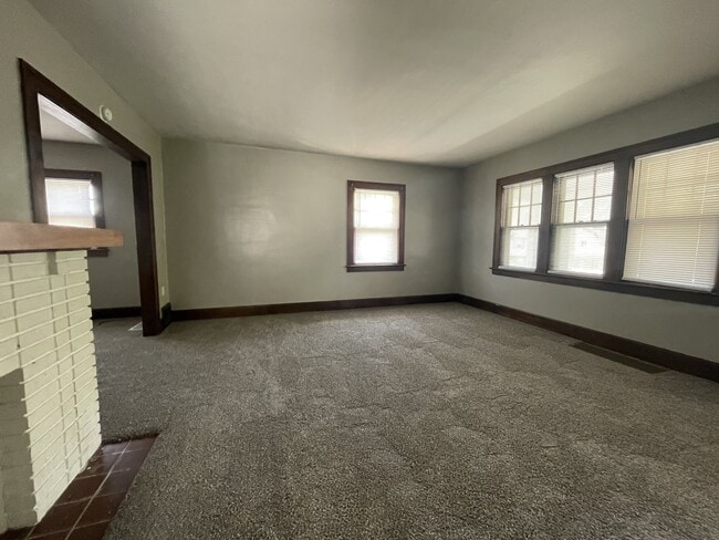 Foto del edificio - 4104 N Lockwood Ave