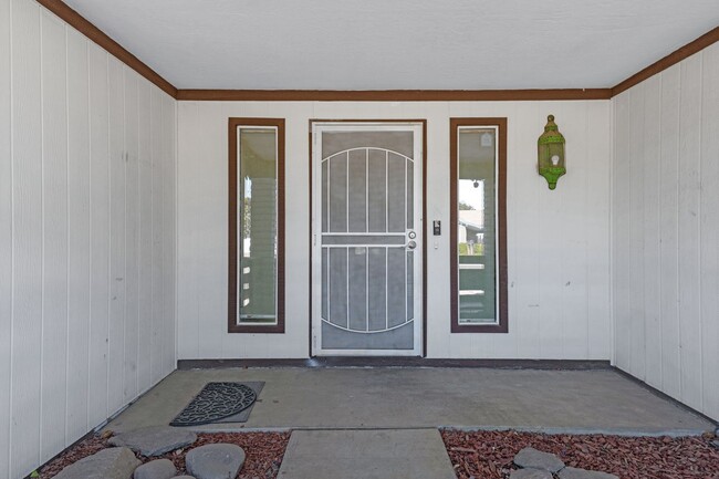 Building Photo - 3B/2BA Tempe Home – Where Comfort Meets Co...