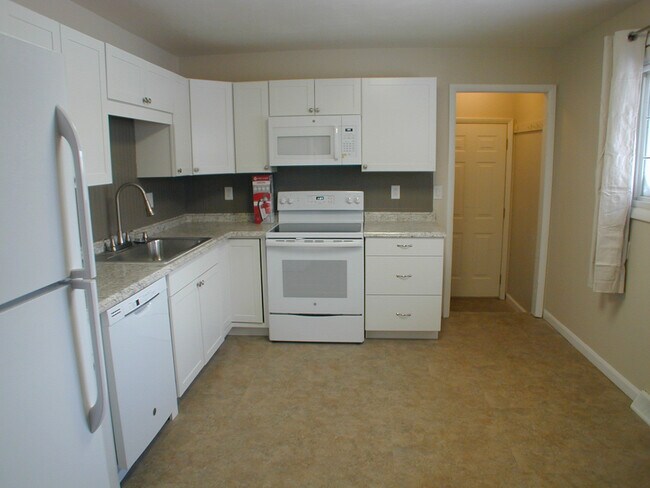 Building Photo - House For Lease