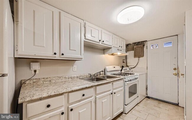 Foto del edificio - 2129 Parksley Ave