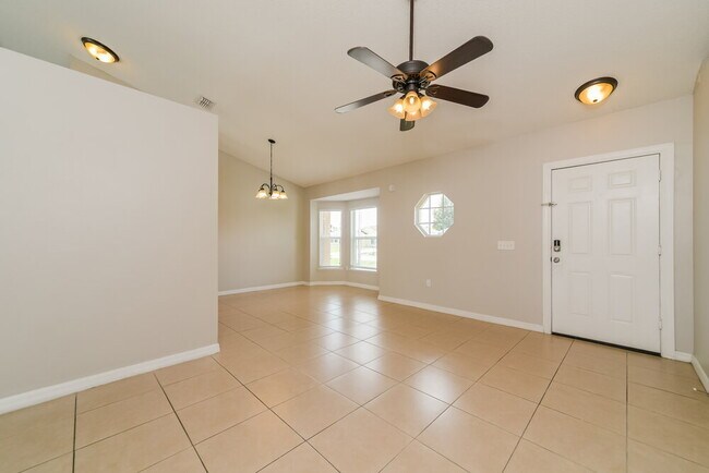 Building Photo - 330 Medina Ct