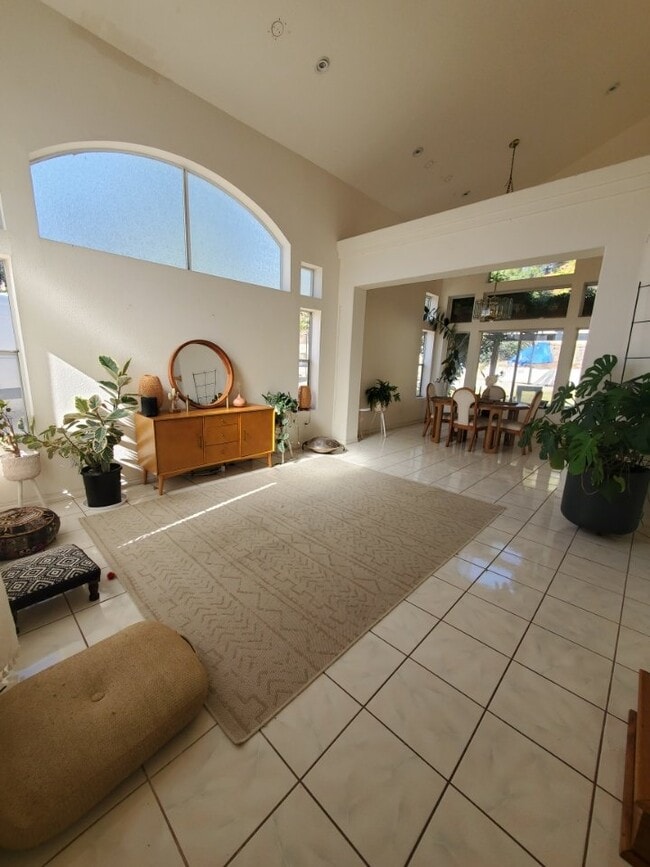 Building Photo - 670 Alagria Pl